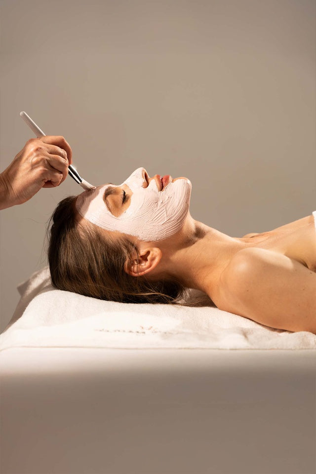 Modelage du visage en cabine Simone Mahler